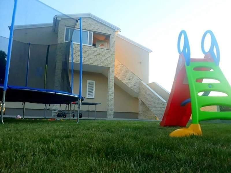 Apartman Zdravka Policnik Exteriér fotografie